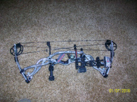 2013 Hoyt Carbon Element G3 Right Hand Bow 70 lbs with 29in draw length